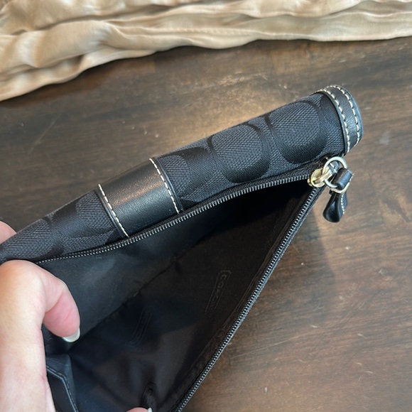 Coach Black Signature Pattern Wallet- Excellent Condition - Picture 5 of 6